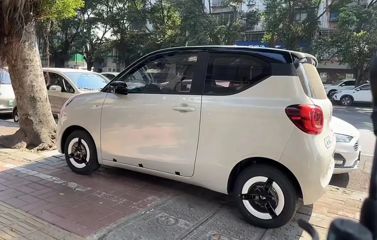 Second-generation Wuling Hongguang