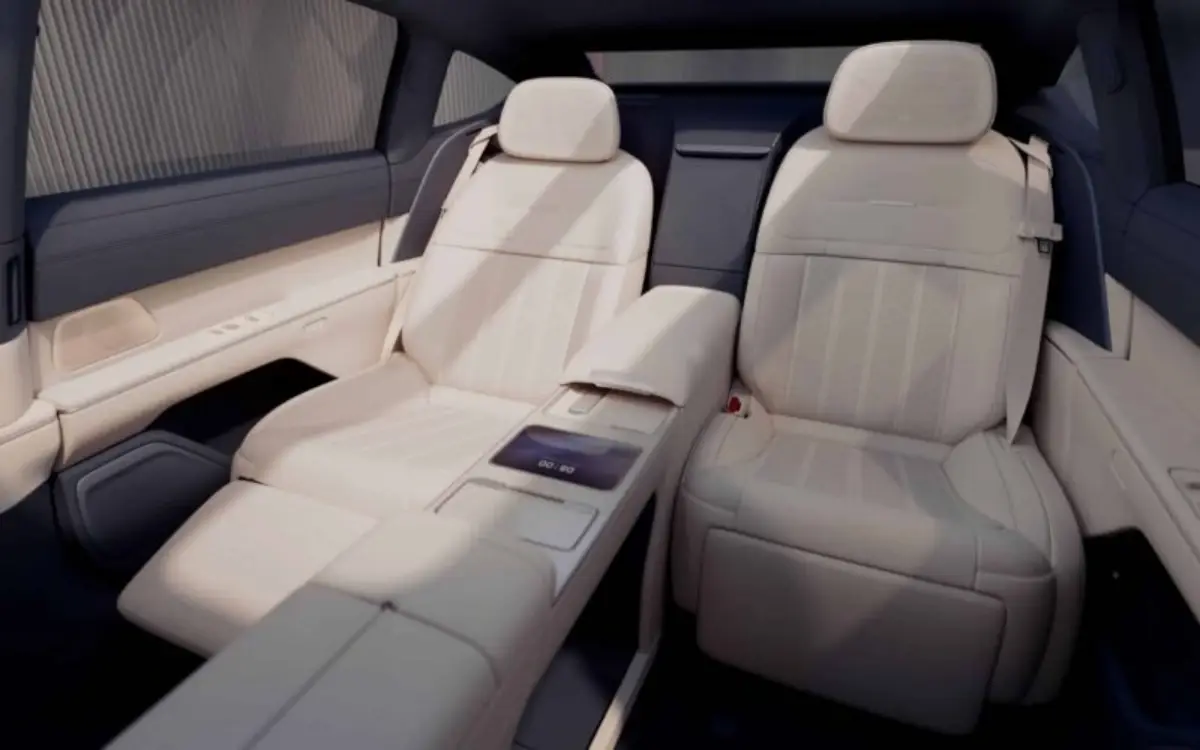 Nio’s flagship ET9 interior spied